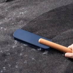 Merkloos Pluizenverwijderaar - Ontpluizer - Kledingroller – Pluizenroller - Kleefroller - Kledingborstel - Ontpluizer - Pluizentondeuse - Huisdierhaar Verwijderaar -Aanbiedingen Frothwerk Winkel 1200x1200 2047