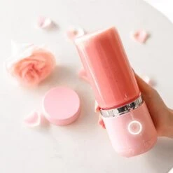 Blend In - Blender To Go - Smoothie Maker - Oplaadbare Mini Blender - Smoothies & Shakes - Draadloos & Draagbaar - Fruit Mixer - USB Oplaadbaar - 350ML - Roze -Aanbiedingen Frothwerk Winkel 1200x1200 347