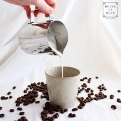 House Of Husk® Melkkan Met Art Pen - 350ml Melkopschuimkan - Zilver - Melkkannetje - Milk Pitcher - RVS - Barista Melkkan - Inclusief Latte Art Pen -Aanbiedingen Frothwerk Winkel 1200x1200 372